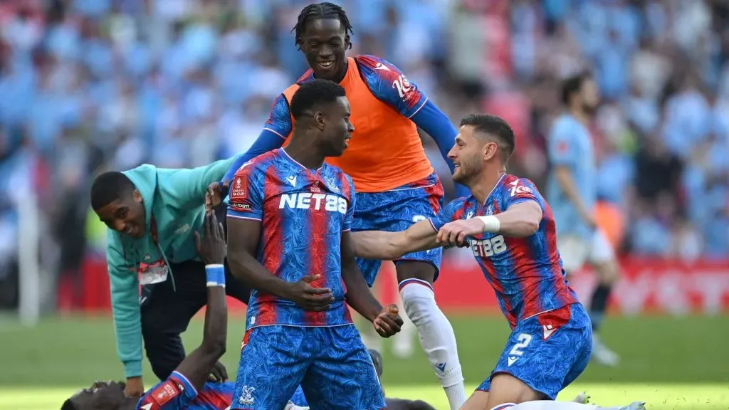 Marc Guéhi foi um dos pilares no título do Palace sobre o Liverpool na Copa da Inglaterra (Foto: Shaun Botterill/Getty Images)