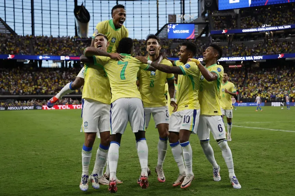 Ancelotti espera ter o mesmo rendimento em Brasil x Chile, assim como foi contra o Paraguai. Ele quer a mesma intensidade e atitude. (Photo by Kevork Djansezian/Getty Images)