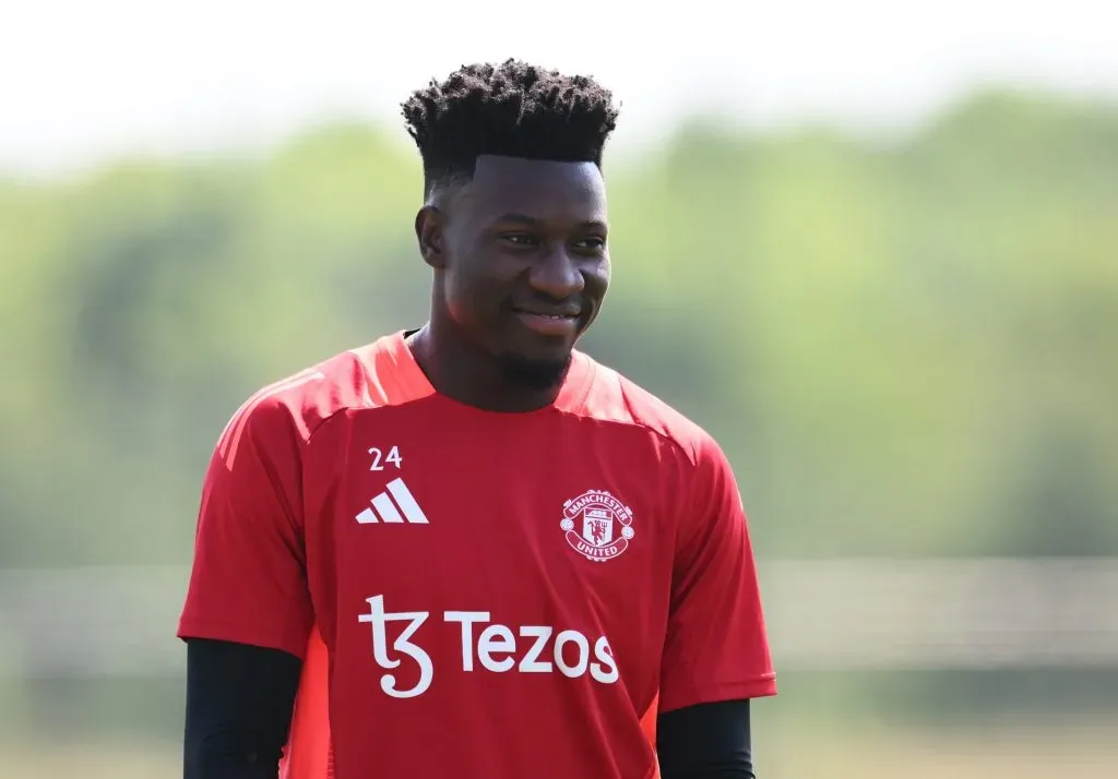 Andre Onana, do Manchester United, reage durante um treino do Manchester United antes da final da Liga Europa da UEFA de 2025 entre Tottenham Hotspur e Manchester United no Carrington Training Ground, em 20 de maio de 2025, em Manchester, Inglaterra. Foto: Ben Roberts Photo/Getty Images)