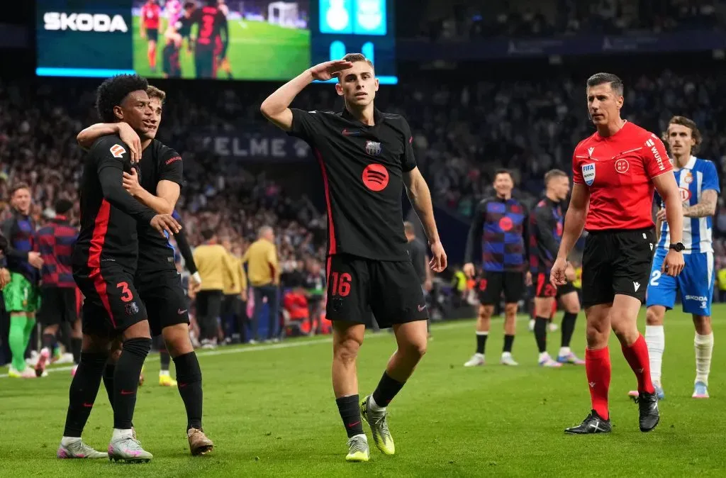 Fermín López, do FC Barcelona, comemora o segundo gol de sua equipe durante a partida da LaLiga entre RCD Espanyol de Barcelona e FC Barcelona no Estádio RCDE, em 15 de maio de 2025, em Barcelona, Espanha. Foto: Alex Caparros/Getty Images