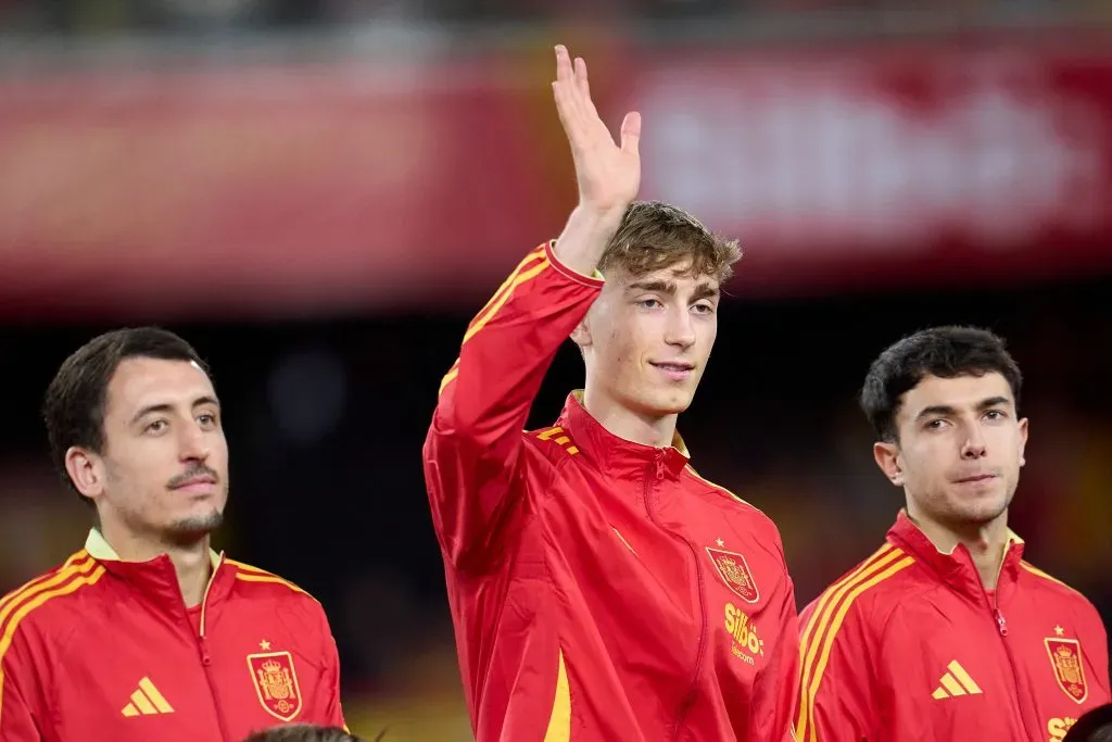 Dean Huijsen, zagueiro do Real Madrid, pela Seleção da Espanha. (Foto: Aitor Alcalde/Getty Images)