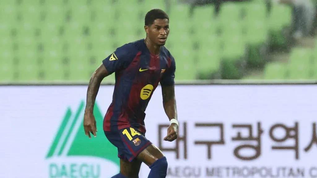 Marcus Rashford inicia sua trajetória no Barcelona com gol em amistoso contra o Daegu, mostrando versatilidade e fome de sucesso. (Photo by Han Myung-Gu/Getty Images)