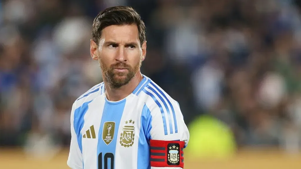 Messi com a camisa da Seleção Argentina. Foto: Daniel Jayo/Getty Images