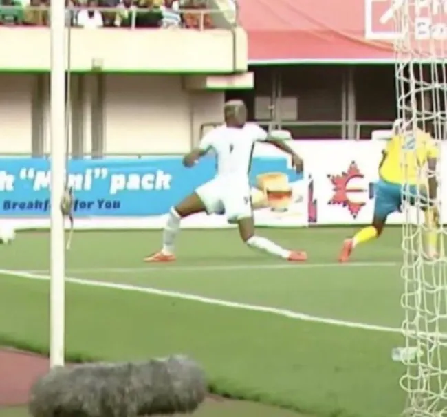 Momento em que Osimhen se lesionou. Foto: Reprodução