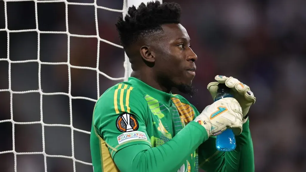 Onana em ação com o Manchester United (Photo by Michael Steele/Getty Images)