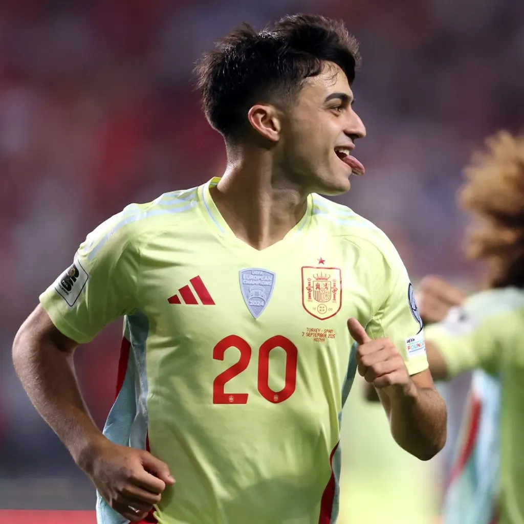 Brasileiros vibram com o golaço de Pedri contra a Turquia nas Eliminatórias da Copa de 2026, exaltando sua genialidade e impacto no domínio espanhol. Foto: Divulgação /Twitter Fifa World Cup.