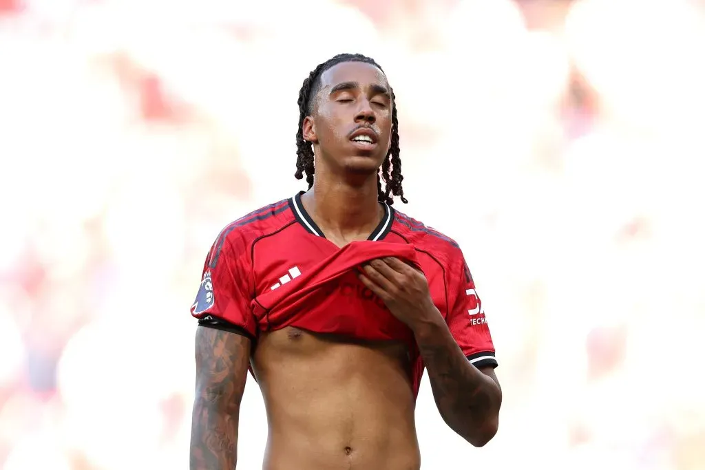 Leny Yoro pelo Manchester United – Photo by Michael Regan/Getty Images