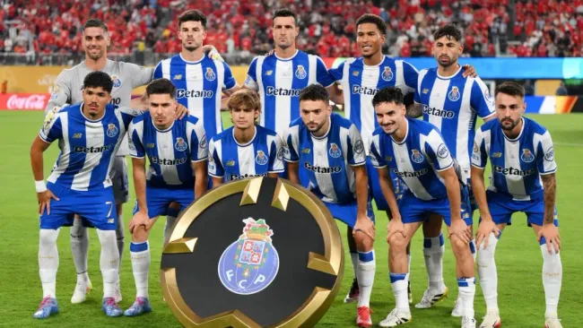 Jogadores do Porto posam antes da partida do grupo A da Copa do Mundo de Clubes da FIFA 2025 entre o Porto e o Al Ahly SC, no MetLife Stadium, em East Rutherford, Nova Jersey. Foto: David Ramos/Getty Images