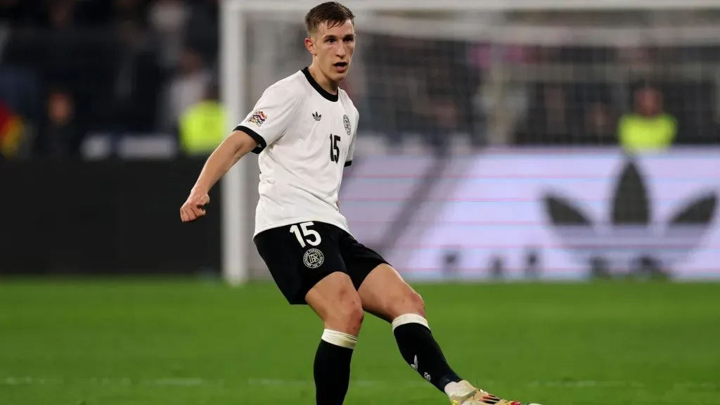 Schlotterbeck também é jogador da seleção da Alemanha (foto: Dean Mouhtaropoulos/Getty Imagens)