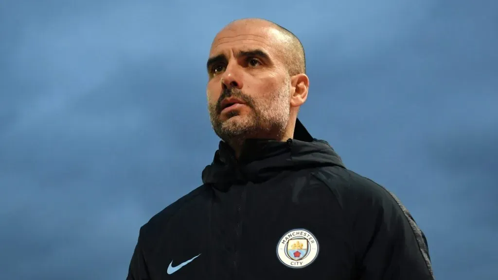 A trajetória de Jadon Sancho, marcada por altos e baixos desde sua ascensão no Borussia Dortmund até os empréstimos sucessivos na Premier League, revela como o alerta de Guardiola sobre sua mentalidade parece ter se confirmado.  (Photo by Michael Regan/Getty Images)