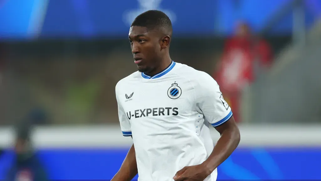 Joel Ordóñez em jogo pelo Club Brugge. (Foto: Francesco Scaccianoce/Getty Images)
