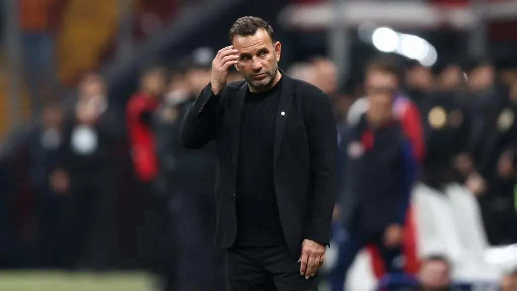 Apesar do interesse, o Galatasaray mantém o jogador como peça-chave, avaliando apenas ofertas extraordinárias. (Photo by Ahmad Mora/Getty Images)