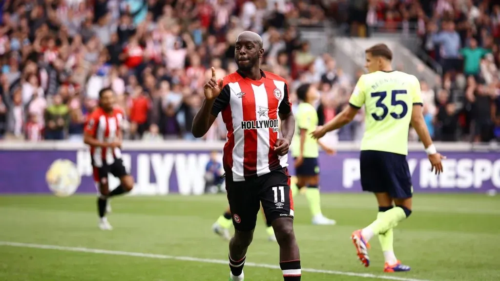 Yoane Wissa fez diversos gols pelo Brentford. Foto: Ben Hoskins/Getty Images