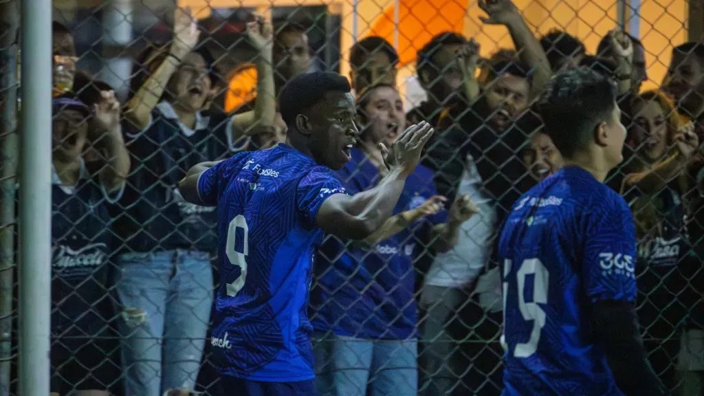 Torcida da WMCCANN marcou presença na Arena Neymar e foi o “oitavo elemento” da equipe. Foto: Gabriel Reinehr/Better Collective