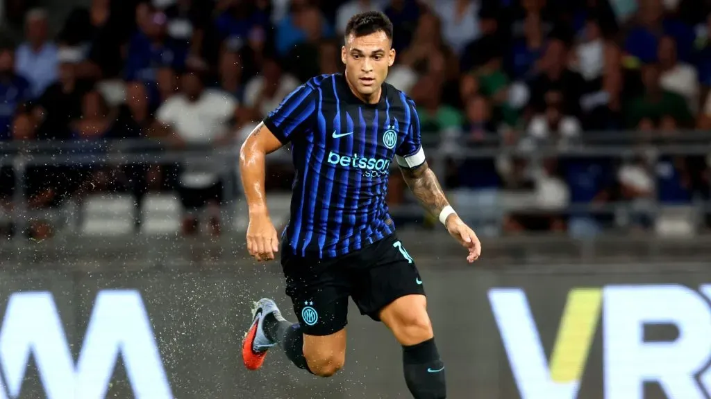 Lautaro Martínez em ação pela Inter de Milão ( foto: Maurizio Lagana/Getty Imagens)