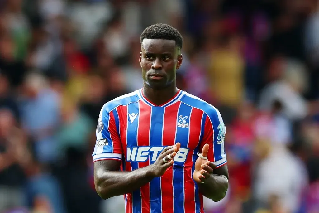 Guéhi, alvo do Liverpool, em campo com o Crystal Palace (Photo by Eddie Keogh/Getty Images)