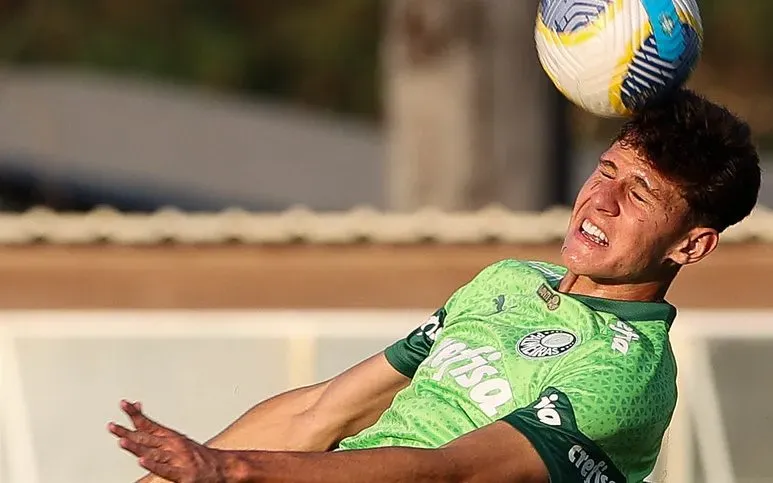 O jogador Benedetti, da SE Palmeiras, durante treinamento, na Academia de Futebol. (Foto: Cesar Greco/Palmeiras