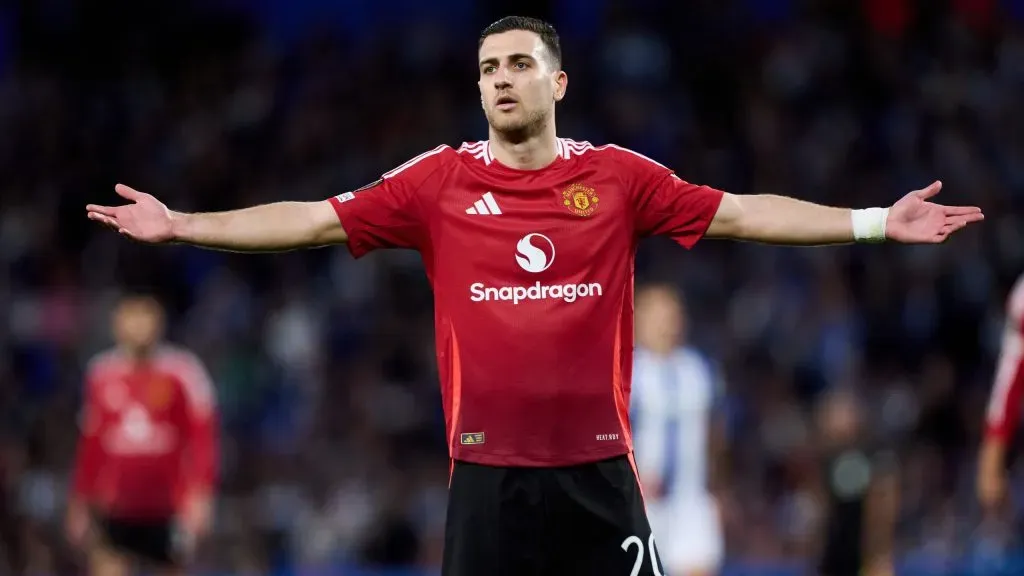 Diogo Dalot em jogo do Manchester United. Foto: Juan Manuel Serrano Arce/Getty Images