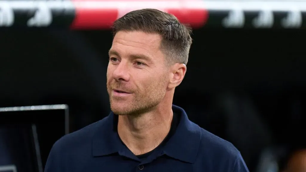Além da disputa pelos pontos na liga, o confronto marca o retorno especial de Xabi Alonso à sua terra natal, palco onde construiu parte de sua história como jogador e treinador. (Photo by Angel Martinez/Getty Images)