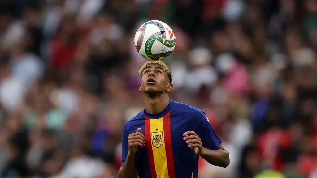 Lamine Yamal estava com a seleção da Espanha (foto: Alexander Hassenstein/Getty Imagens)
