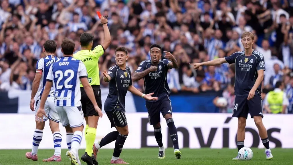 Huijsen foi expulso e será desfalque do Real Madrid (foto: Juan Manuel Serrano Arce/Getty Imagens)