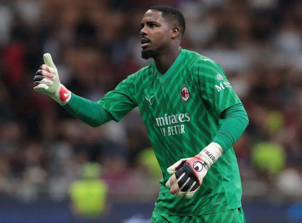 Maignan, goleiro do Milan e alvo do Chelsea para a temporada que vem. (Photo by Emilio Andreoli/Getty Images)
