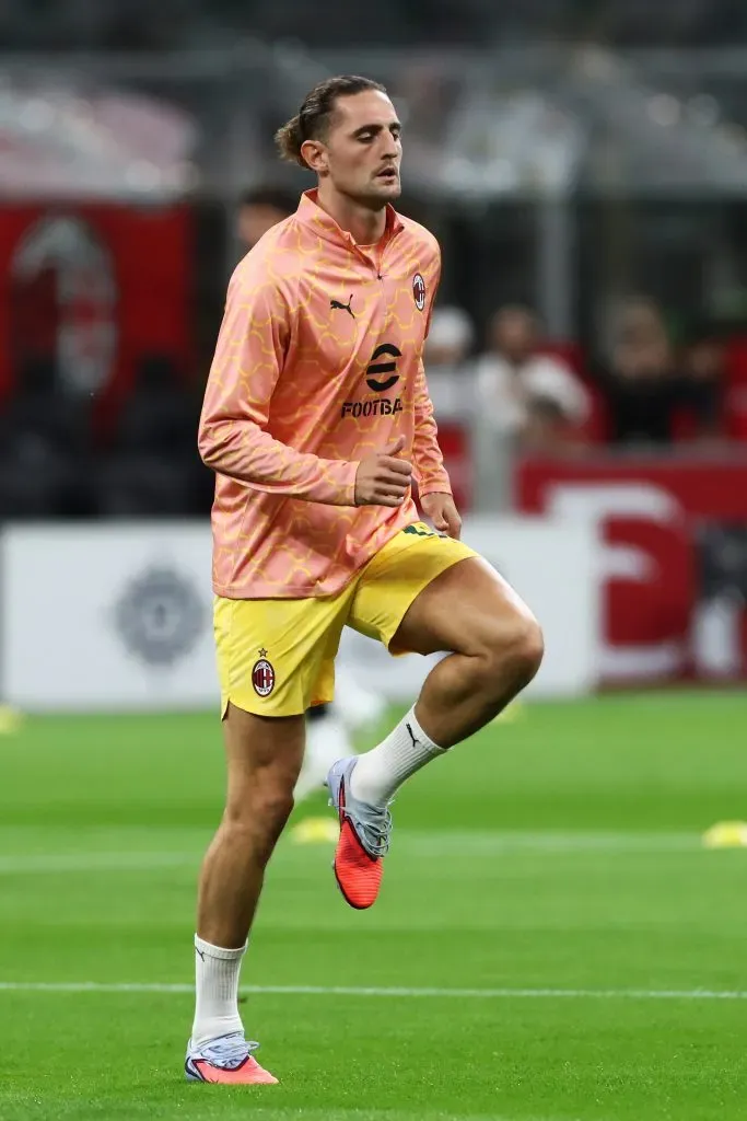 Adrien Rabiot, do Milan, se aquece antes da partida da Série A entre Milan e Bologna FC 1909, no Estádio Giuseppe Meazza, em 14 de setembro de 2025, em Milão, Itália. Foto: Marco Luzzani/Getty Images