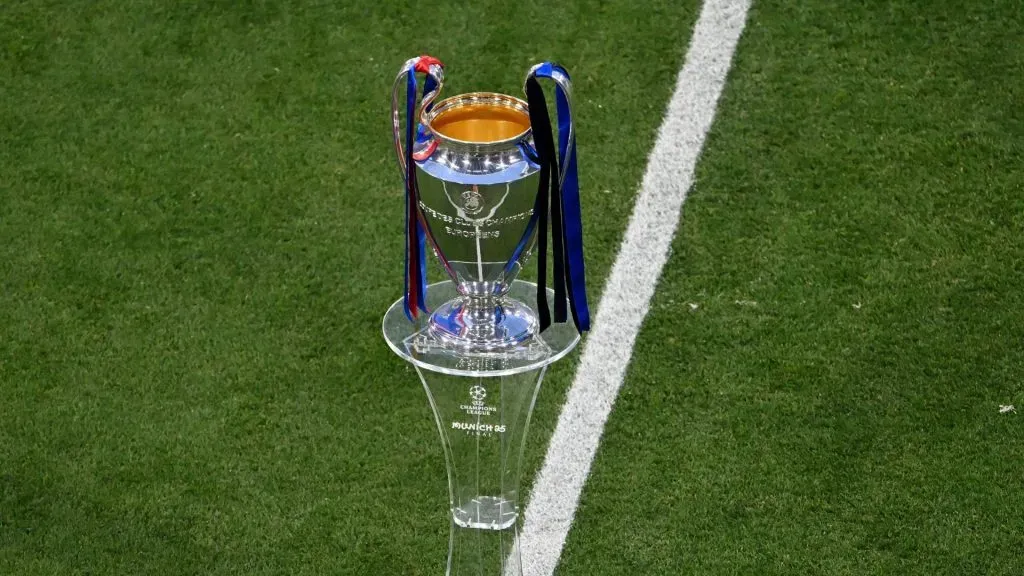 Taça da final entre PSG x Inter de Milão (Foto: Dan Mullan/Getty Images)