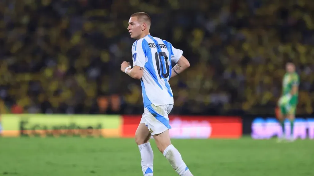 Mastantuono usou a camisa 10 da Argentina. Foto: Franklin Jacome/Getty Images