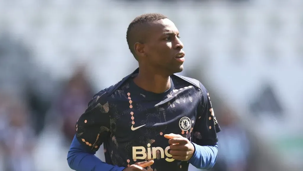 Nicolas Jackson contraria Chelsea e insiste em acerto com o Bayern