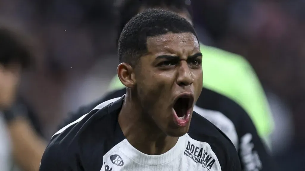 Gui Negão comemorando um gol pelo Corinthians.