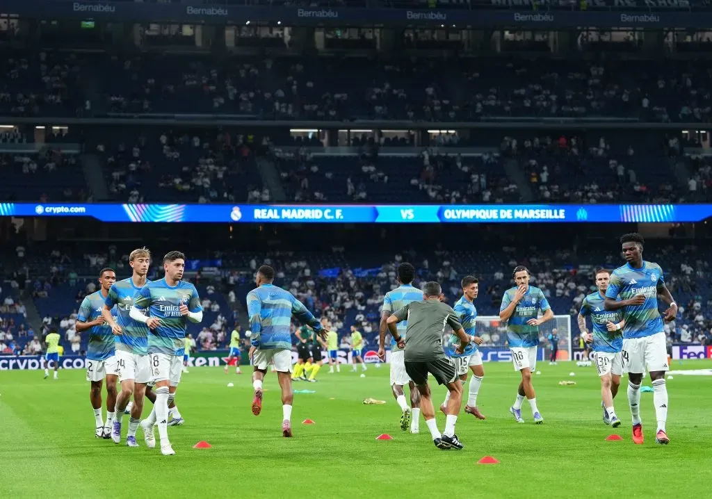 Jogadores do Real Madrid no aquecimento antes de enfrentar o Marseille. Real Madrid x Olympique será hoje (16), às 16h (de Brasília (Foto: Mateo Villalba Sanchez/Getty Images)