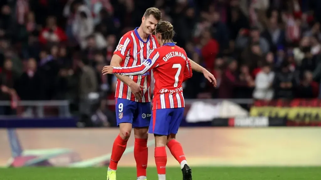 Alexander Sorloth e Antoine Griezmann. Foto: Gonzalo Arroyo Moreno/Getty Images