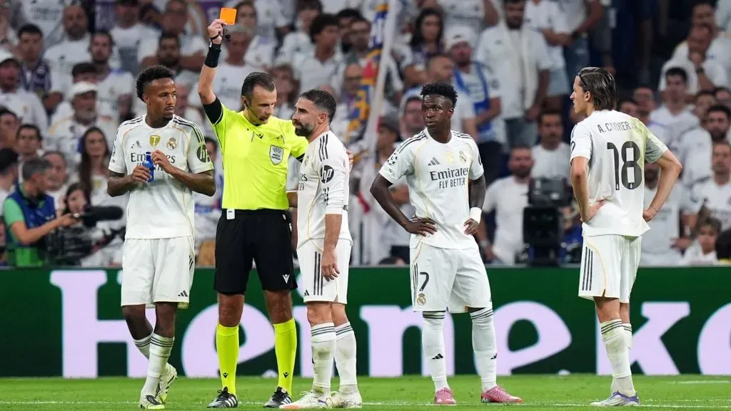 Carvajal recebe cartão vermelho durante a partida. Foto: Angel Martinez/Getty Images