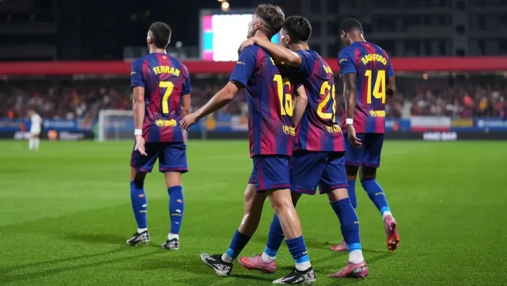 Jogadores do Barcelona comemoram o gol durante a partida da La Liga. Foto: Alex Caparros/Getty Images