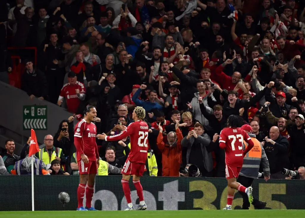 Van Dijk salva o Liverpool contra o Atléti. Foto: Clive Mason/Getty Images