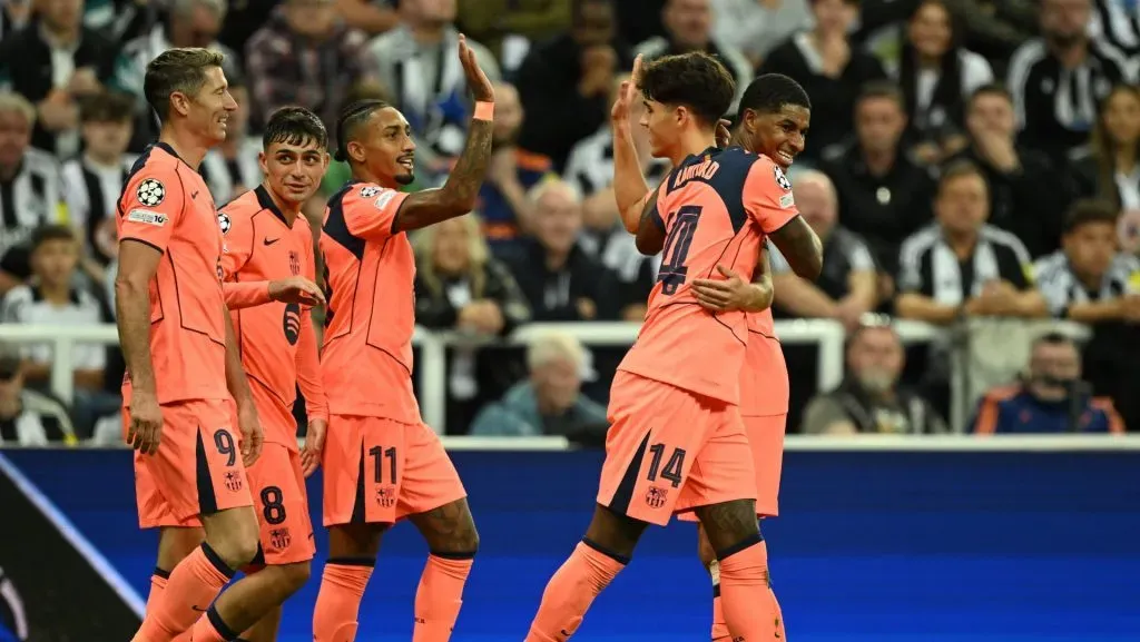 Marcus Rashford comemora o segundo gol durante a partida da Champions League 2025/26. Foto: Clive Mason/Getty Images