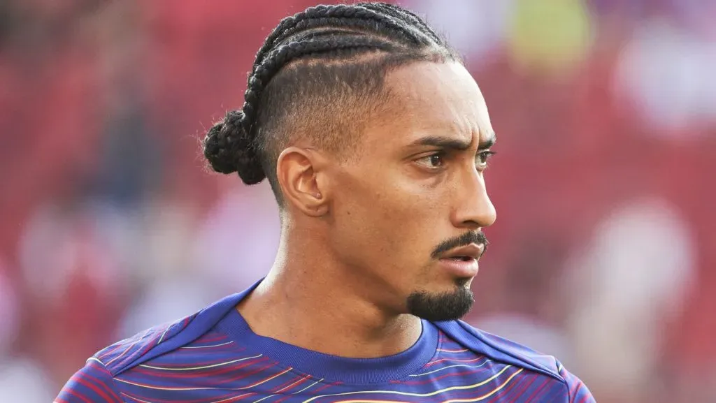 Raphinha em ação com o Barcelona (Photo by Rafa Babot/Getty Images)