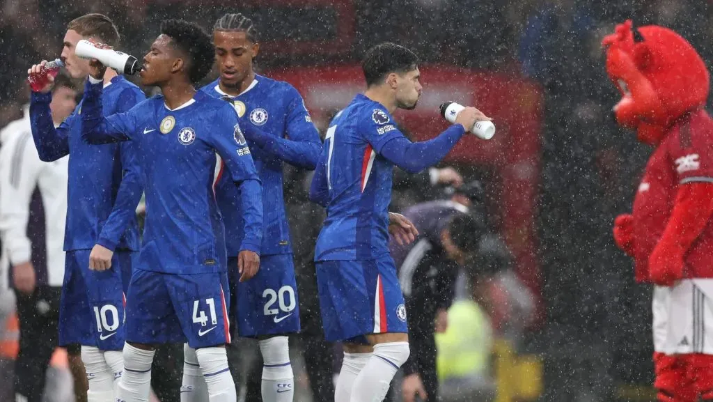 A partida foi marcada pela expulsão de Robert Sanchez e pela preocupação com a lesão na virilha de Cole Palmer. (Photo by Alex Livesey/Getty Images)