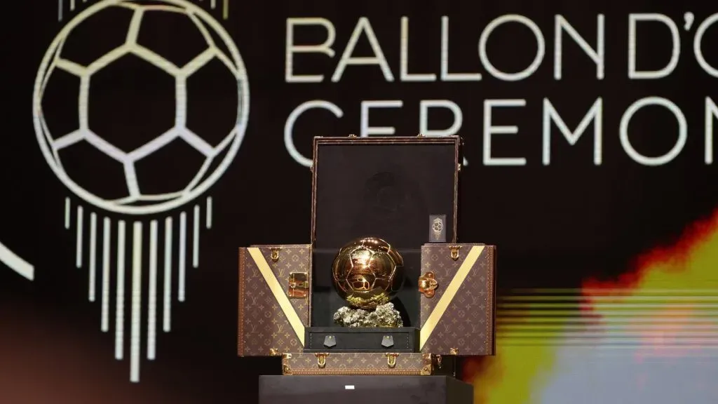 Cerimônia de premiação entregue pela France Football em 2023 (Foto: Pascal Le Segretain/Getty Images)