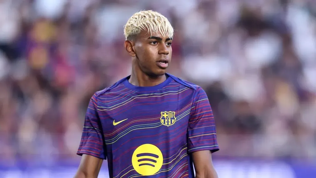 Camisa 10 do Barcelona sofre lesão e fica fora do time de Hansi Flick