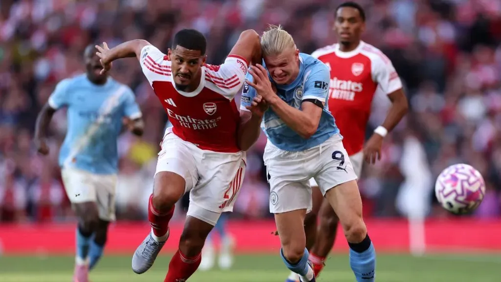 Saliba e Haaland durante clássico no Emirates Stadium (Foto: Justin Setterfield/Getty Images)
