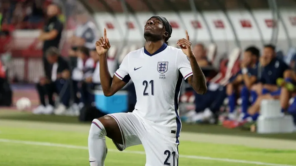 Noni Madueke comemorando gol pela Seleção da Inglaterra. Foto: Michael Regan/Getty Images