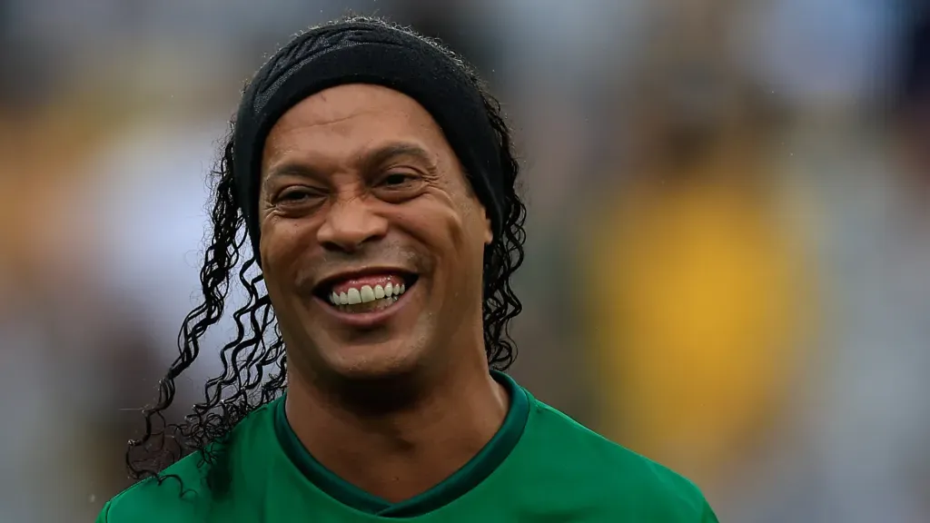 Ronaldinho Gaúcho sorrindo durante amistoso (Foto: Buda MendesGetty Images)