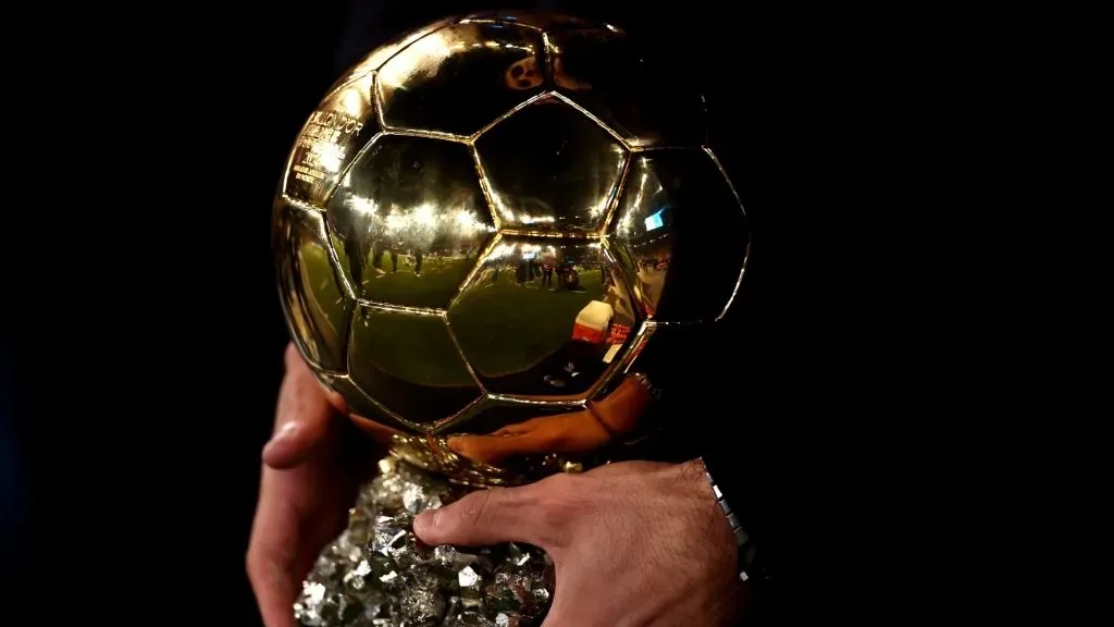 Rodri com a Bola de Ouro de 2024. Foto: Naomi Baker/Getty Images