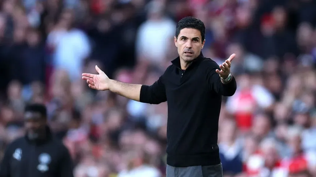 Arteta em registro durante clássico contra o City (Foto: Alex Pantling/Getty Images)