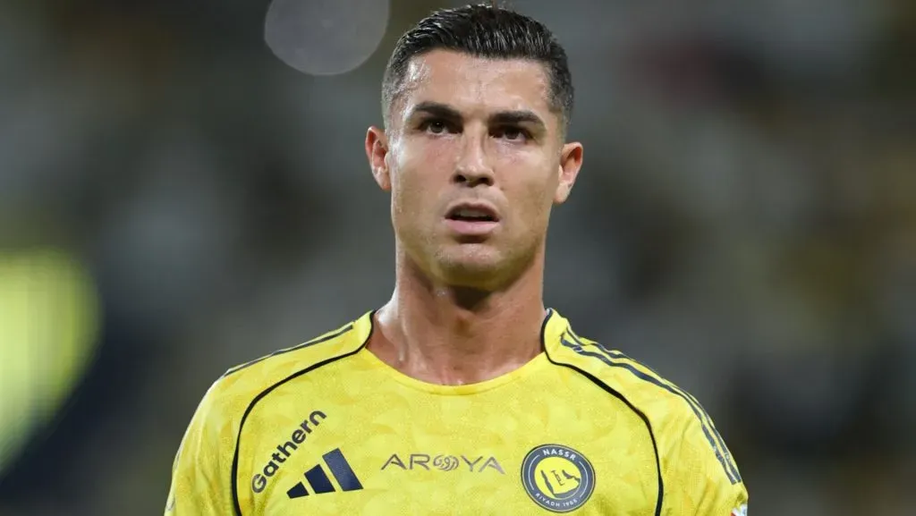Cristiano Ronaldo, veste a camisa amarela do Al-Nassr. Craque concentrado durante partida. Foto: Abdullah Ahmed/Getty Images