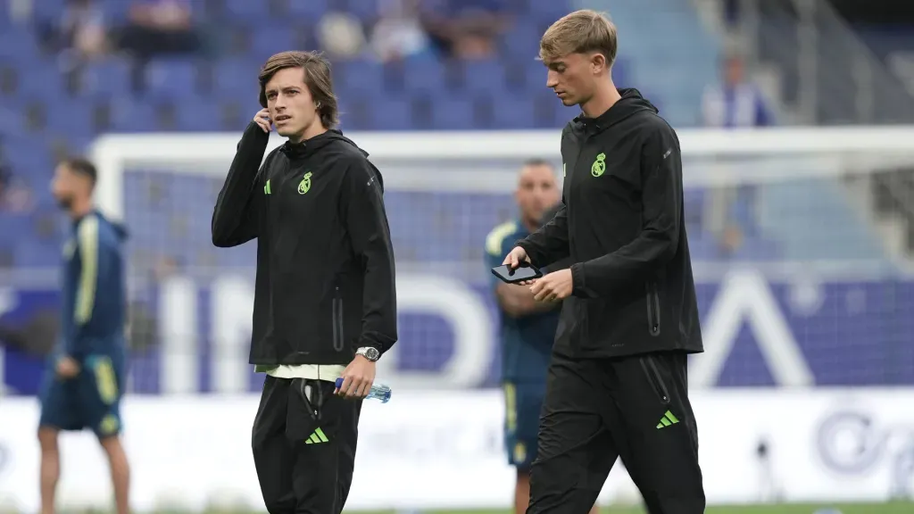 Dean Huijsen e Álvaro Carreras antes de jogo (Foto: Juan Manuel Serrano Arce/Getty Images)