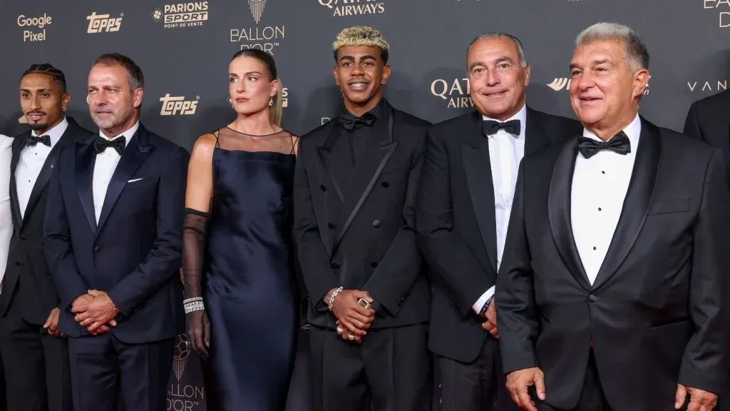 Representantes do Barcelona durante premiação do Bola de Ouro 2025 (Foto: Angel Martinez/Getty Images)