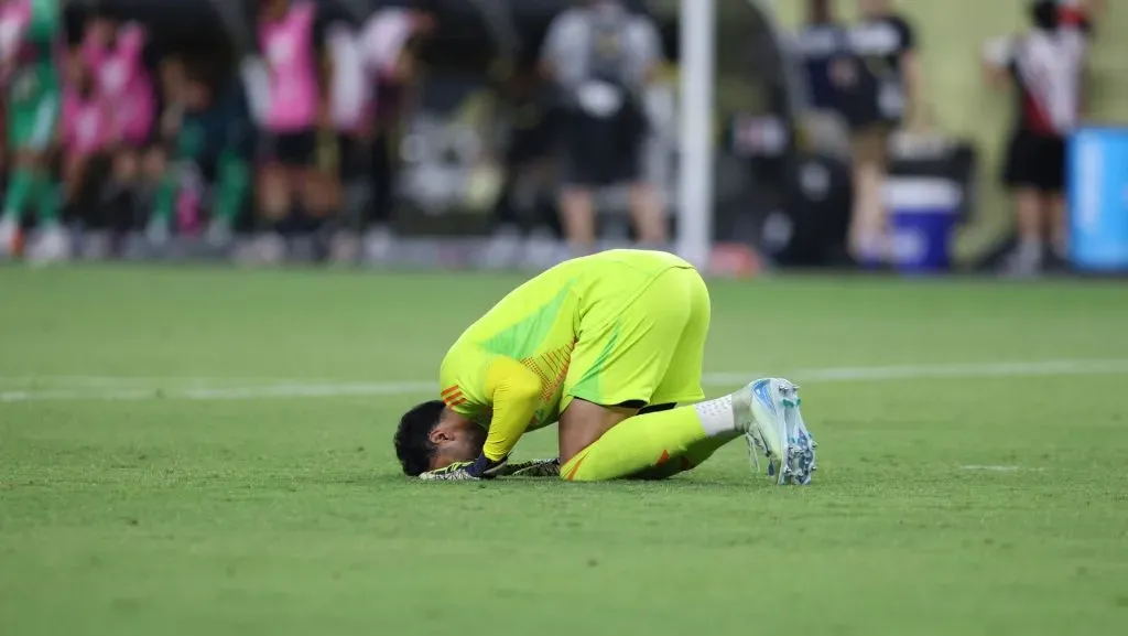 Nawaf Al-Aqidi reage após perder a partida da Copa Ouro. Foto: Jeremy Chen/Getty Images